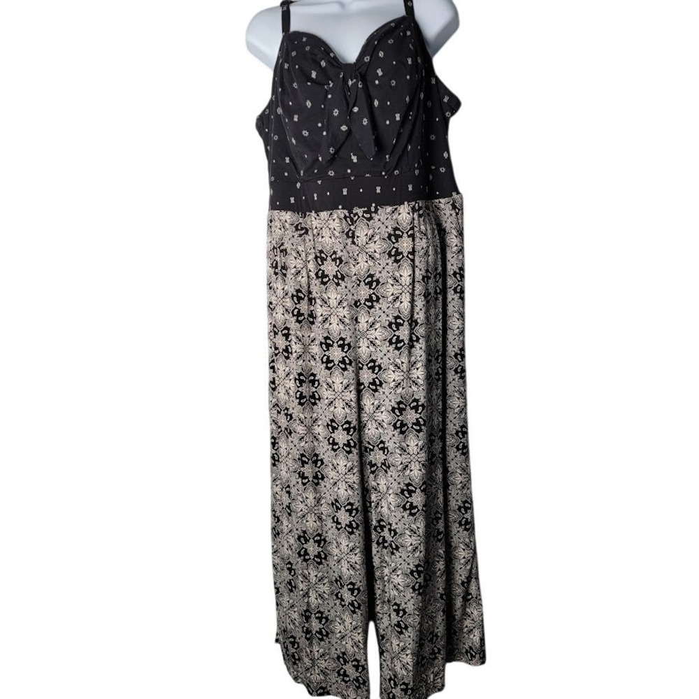 Torrid‎ Black Bandana Print Jumpsuit Size 2 18-20 Boho 1 Piece Stretchy Smocked